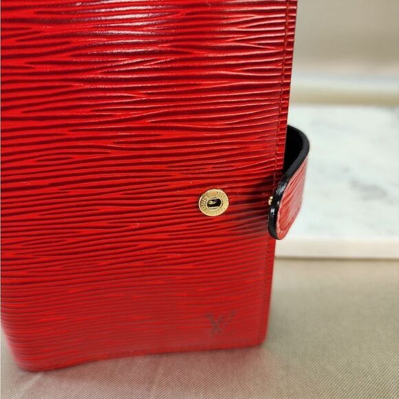 Authentic Louis Vuitton Epi Red Agenda - NEW- w/ Dust Bag/Retail Bag & Inserts - Picture 11 of 17